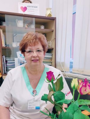 V levickej nemocnici pomáha Eva Moravská už takmer 50 rokov bábätkám pri príchode na svet 