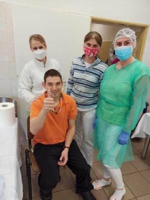 Levický tím zdravotníkov zaočkoval klientov Domu sociálnych služieb v Krškanoch