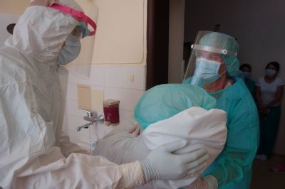 V levickej nemocnici simulovali pôrod pacientky s koronavírusom