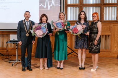 Ocenenie Nitrianskeho samosprávneho kraja putovalo aj do Nemocnice AGEL Levice – sestra Mgr. Strošková bola ocenená za výnimočný prínos